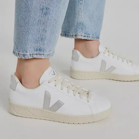 Veja URCA CWL White Silver Sneakers Women’s Size 9, Retail $135 - Picture 1 of 8